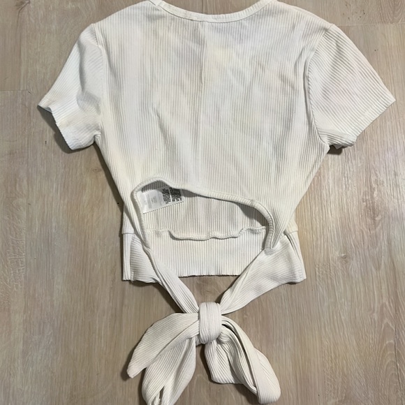 White crop top from Garage size small - Picture 2 of 2